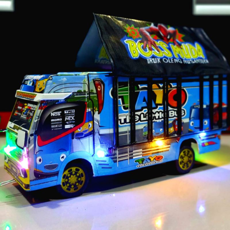 MINIATUR TRUK Livery kartun SUDAH LAMPU DAN TERPAL