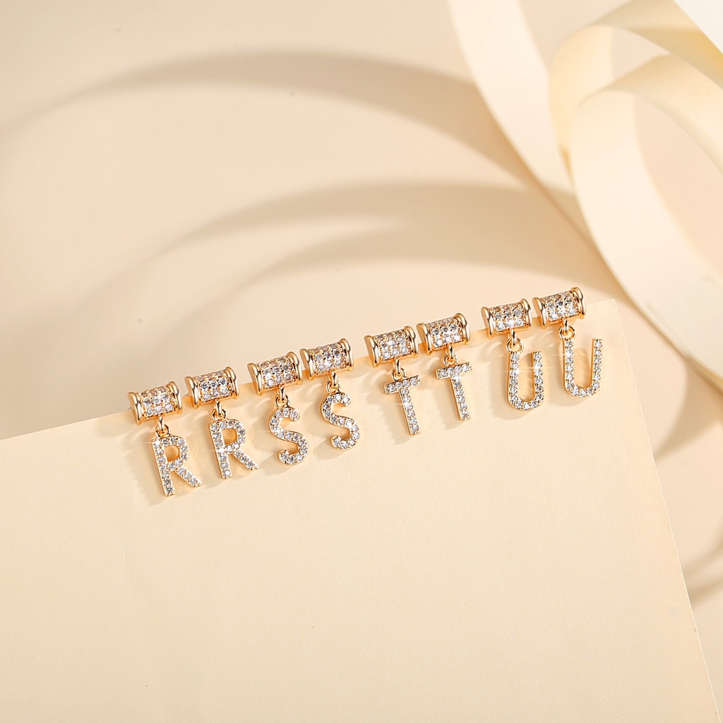 Y827 【Barang spot】Anting Titanium Anti Karat Korea Anting Huruf Kristal Wanita Lapis Emas 18k Stud Earrings