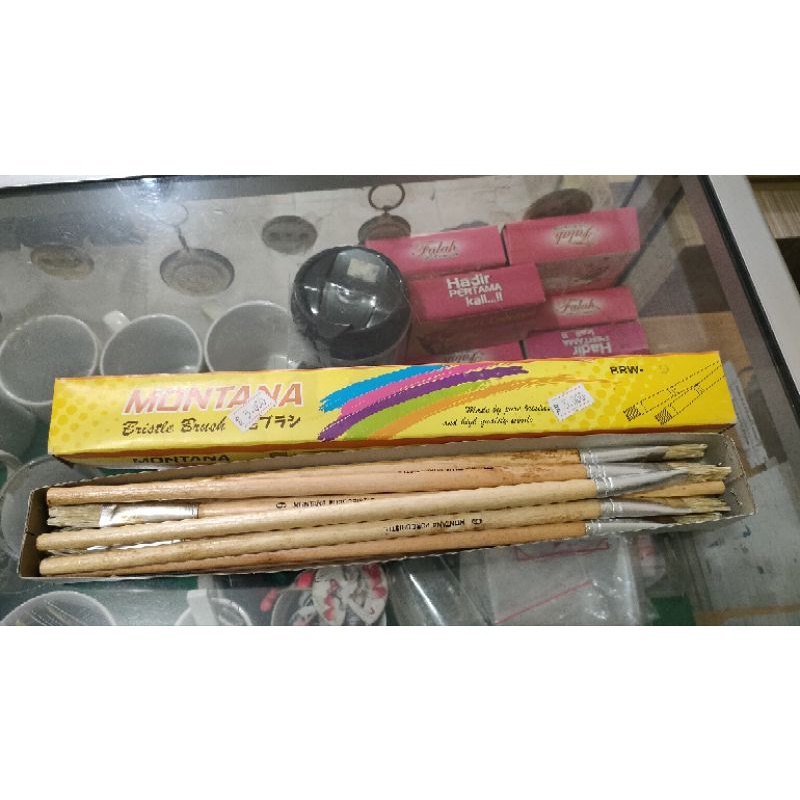 

brush kuas cat minyak kuas lukis kaku kuas montana kuas akrilik