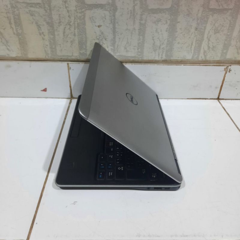 Laptop Dell Latitude E7240, Core i5-4310U Ram 4GB/SSD 128Gb Keyboard Backlight WINDOWS 10 SIAP PAKAI