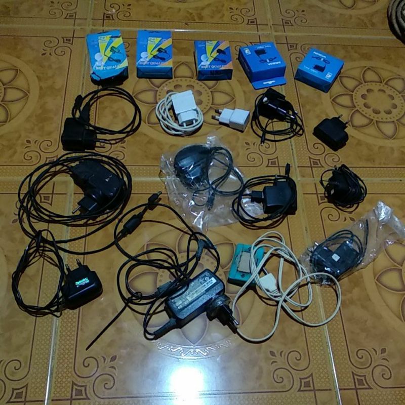 Charger hp / laptop acer  nokia jadul dll borongan ambil semua