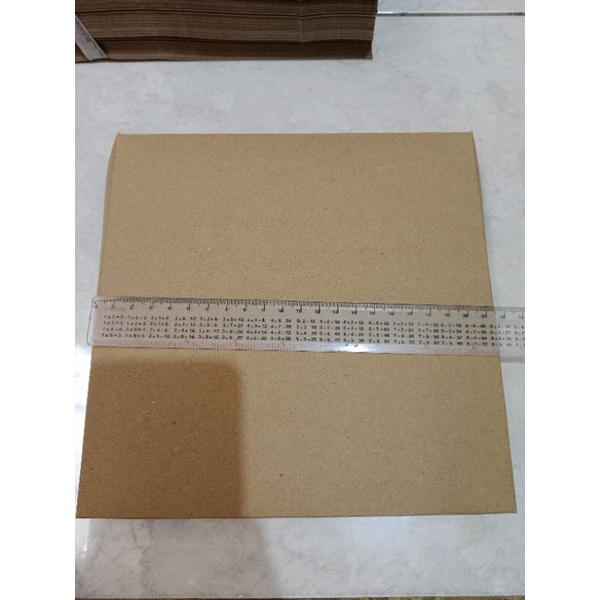 

Kardus kraft 21,5×21,5×4 / kardus coklat