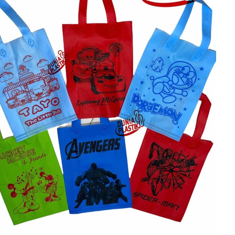 

Terjangkau !! isi12pc TAS KAIN KARAKTER sablon acara party pesta ultah ulang tahun anak souvernir goodie bag kado spunbob gasset tas ramah lingkungan anak cowok cewek spidermen hellokiti unicorn frozen doraemon cars tayo lol tsumtsum マ