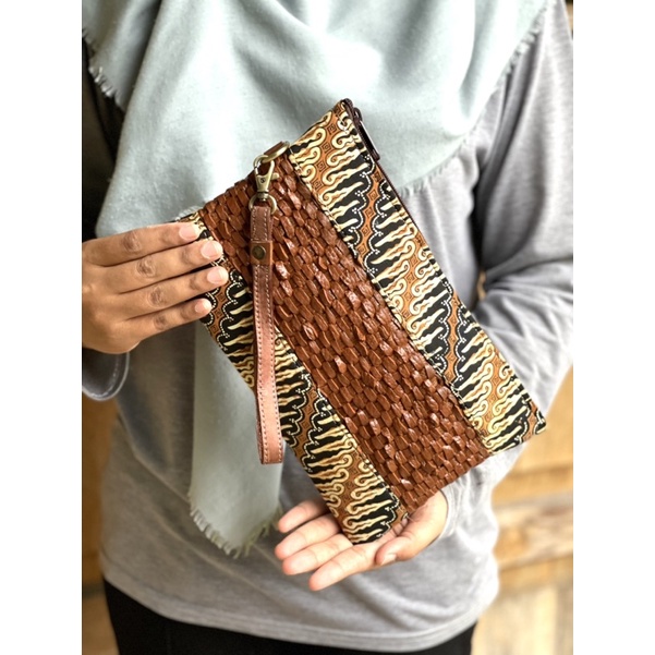 Dompet batik kombinasi kulit anyam (motif batik di kirim random)