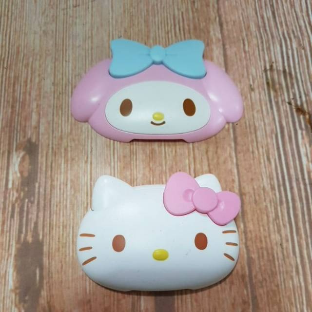 Tutup Tissue Basah HELLO KITTY Sanrio Japan