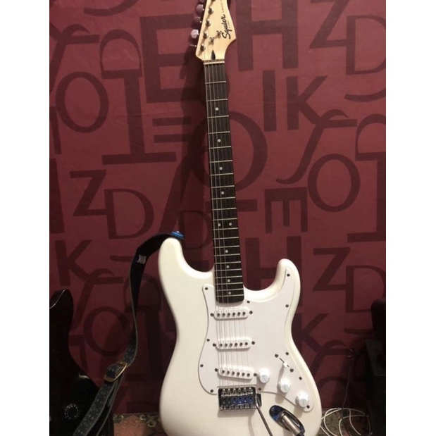 Gitar Elektrik Squier Bullet Stratocaster White