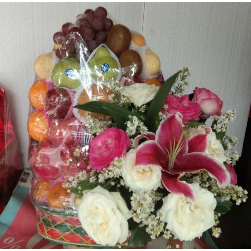 

Parcel Buah Mix Bunga Lily Cute