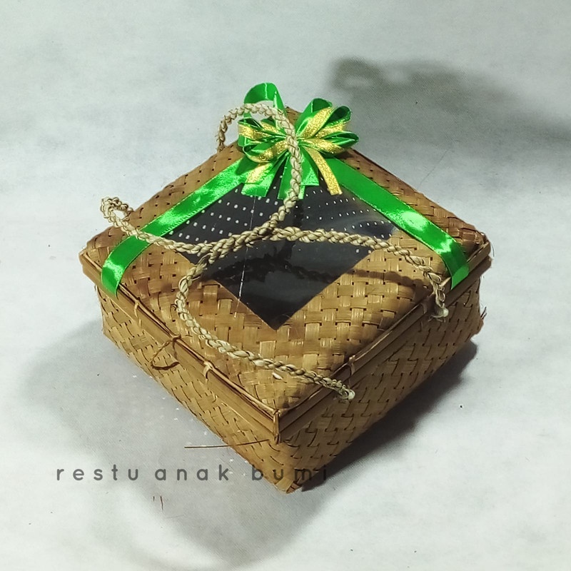 

wadah hampers hantaran kantong parsel wadah kue packaging Besek Sokase box bambu 25cm free pita mika dan tali seagraas - Hampers Parsel Lebaran - Kado Kemasan - Sokase wadah parsel - Seserahan acara nikahan asap tempat telur asin