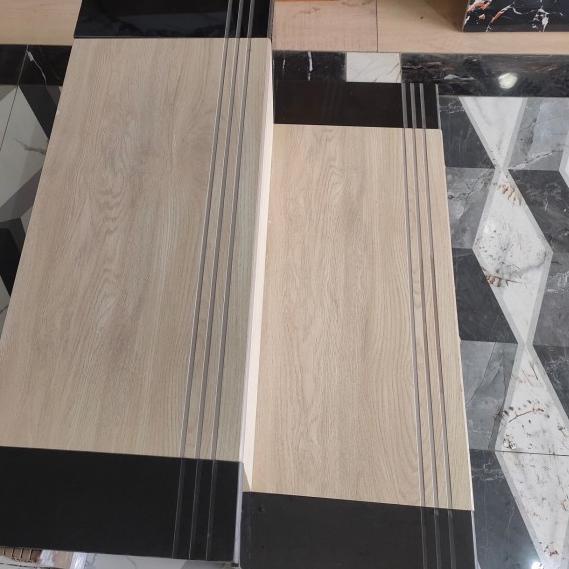 Granit Anak Tangga Motif kayu kombinasi 30x90