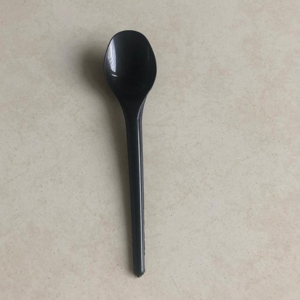 ▲ Sendok Makan Plastik Hitam HCP - isi 100pc ミ