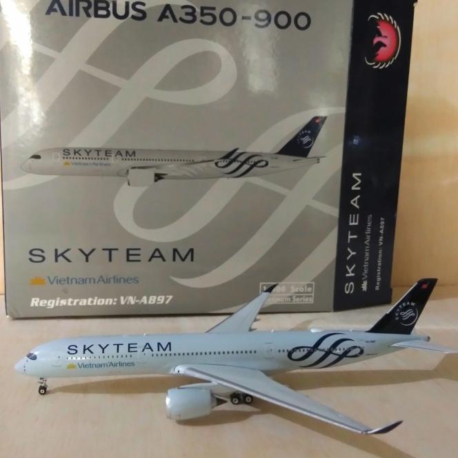 Diecast Pesawat Vietnam Airlines Airbus A350-900 1/400 By Phoenix