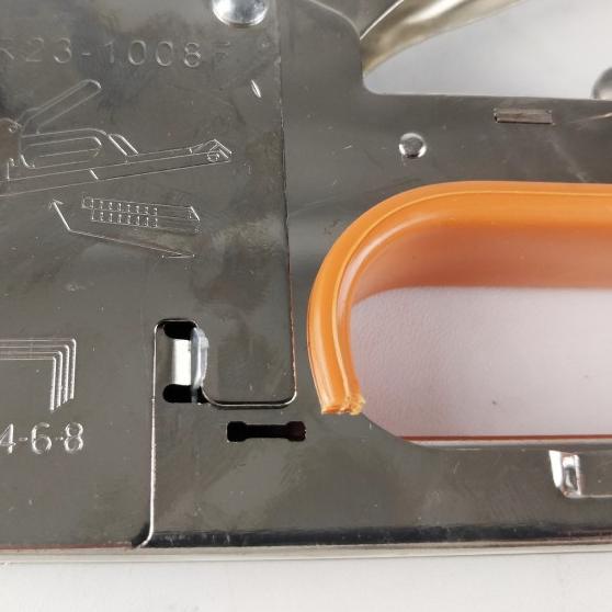 

Staple Staples Gun / Steples Tembak