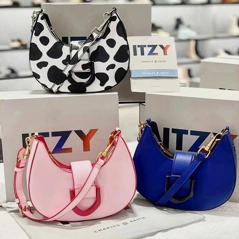 10.10 SALE | CK Itzy Gabine Belted Hobo Bag GIFTSET include box