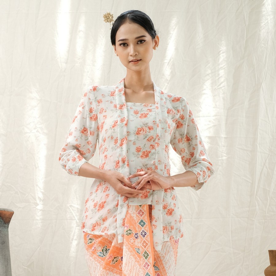 Kebaya Kutubaru Lily Lengan 7/8 Meradelima Sifon Putih Peach