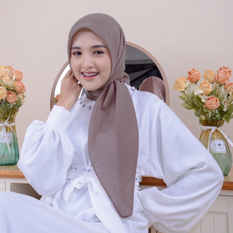 Jilbab Segi Empat Paris Premium Jahit Tepi 4 Sisi Anti Letoy Kerudung Paris