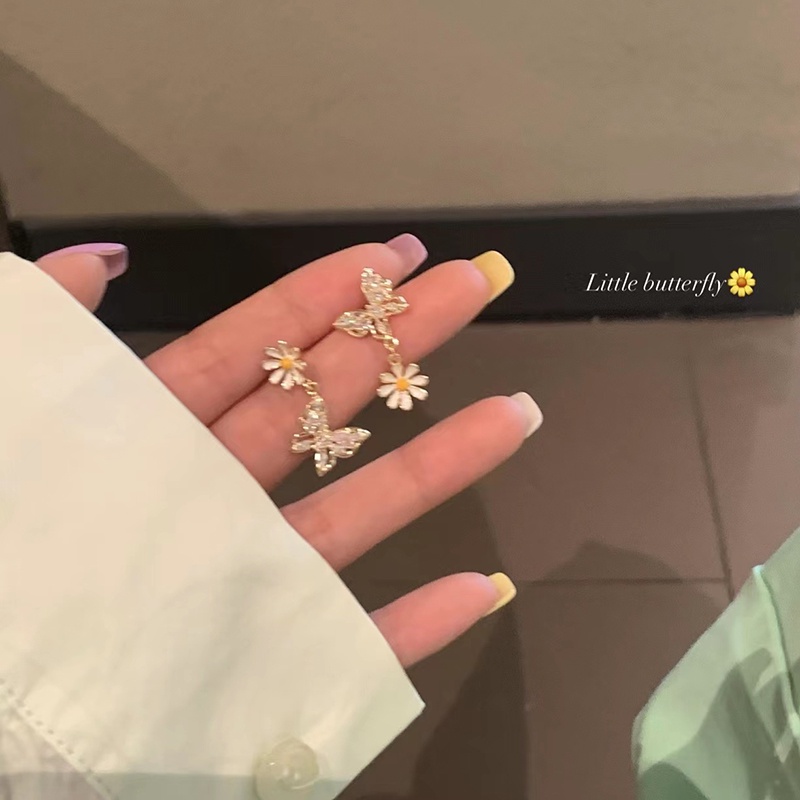 Anting Stud Desain Daisy Butterfly Untuk Musim Dingin