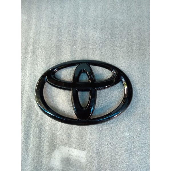 emblem logo belakang Toyota Fortuner