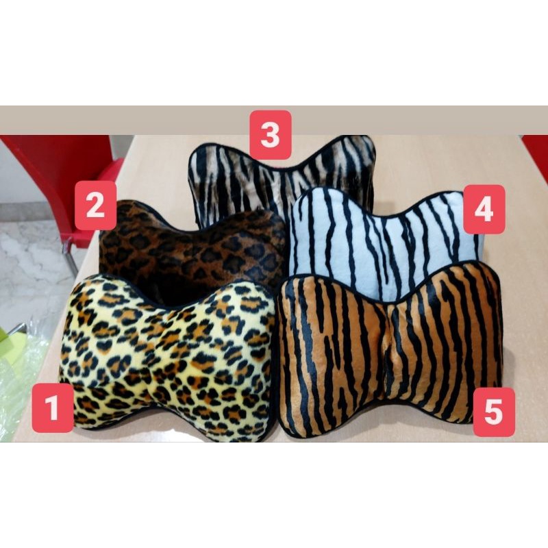 Bantal mobil motif 21x29x9 cm