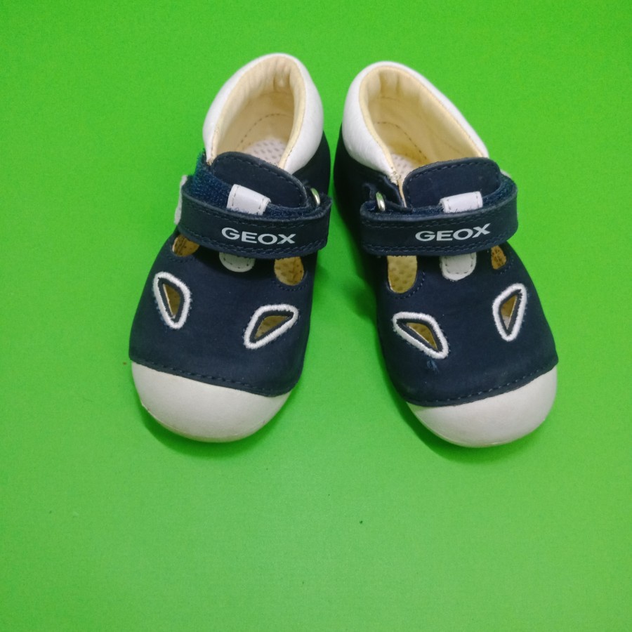 Preloved sepatu anak laki bluewhite Geox size 21