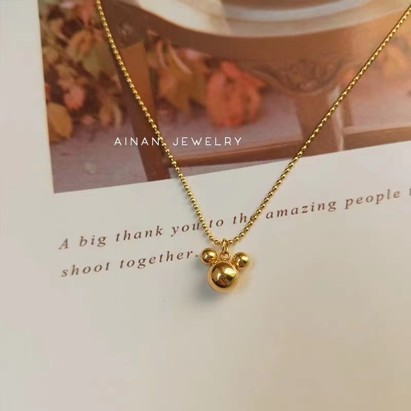 Kalung Rantai Klavikula Bahan Titanium Steel Dengan Liontin Mickey Mouse Warna Emas Untuk Wanita