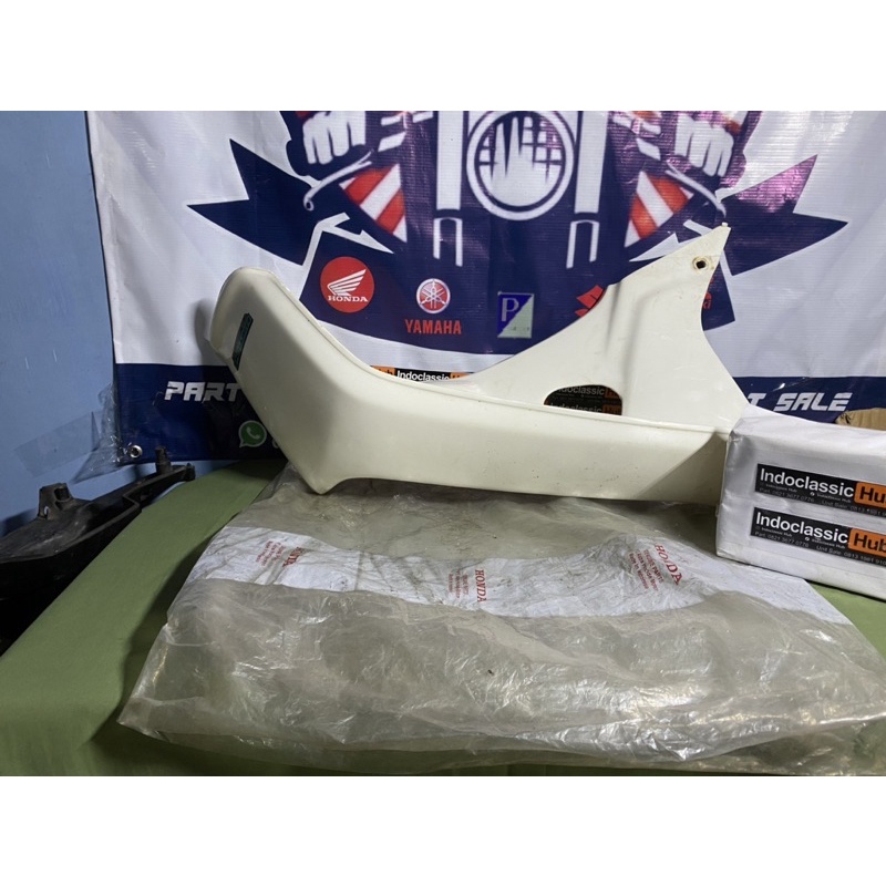 sayap honda grand sayap atau tebeng atau legshield atau cover original honda grand bagian kanan