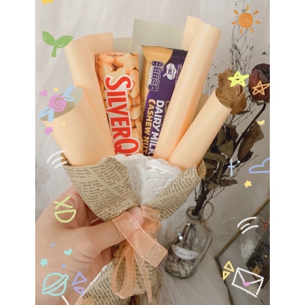 

mini bucket chocolate 30 gram (Silverqueen dan cadburry) gak bisa dibeli satuan harus sama kado akrilik