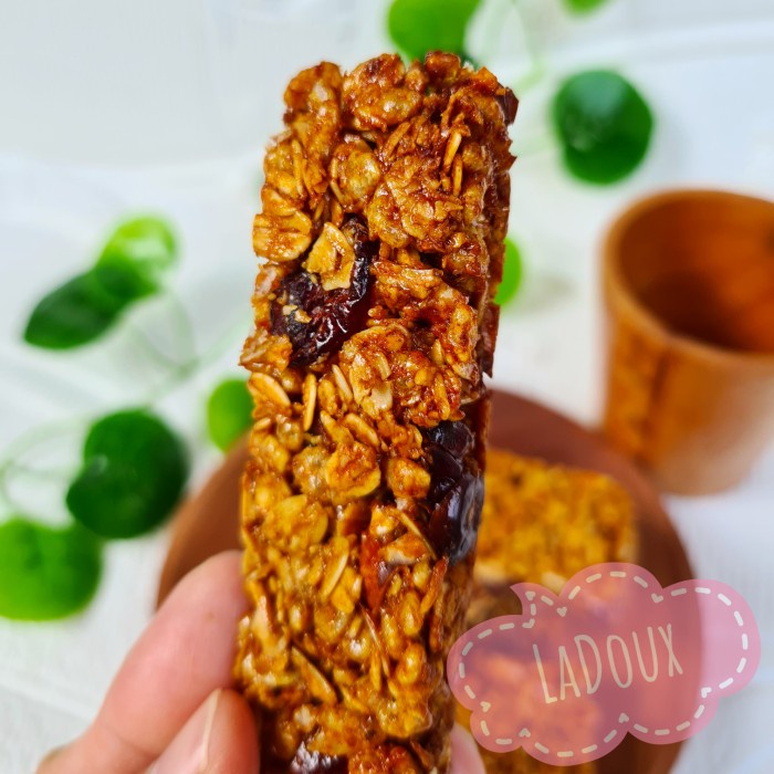 

READY Granola Bar with Cranberry and roasted almond