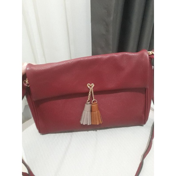 Tas sling maroon second like new