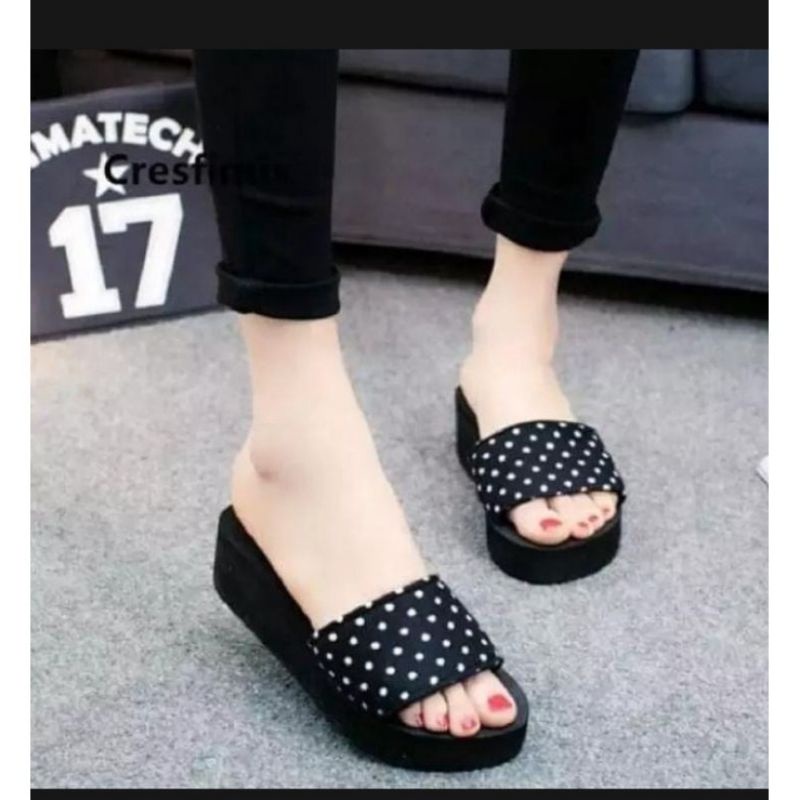 SENDAL WANITA WEDGES BINTIK CANTIK