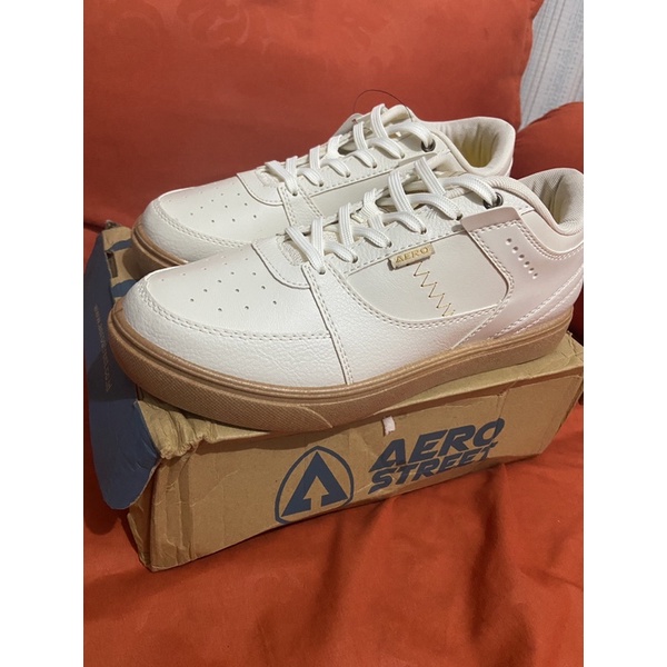 Aerostreet Hoops Low Gum White - Sepatu snakers casual