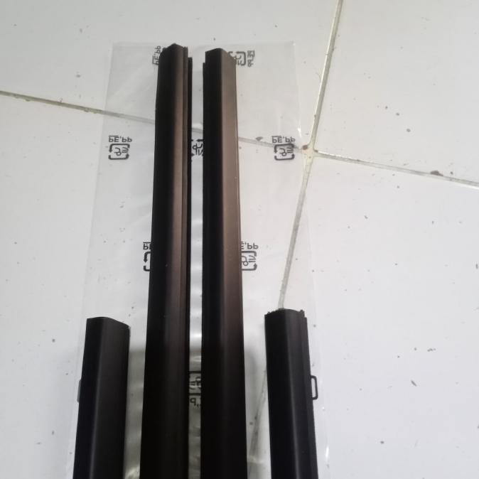 Pelipit Kaca/Lis Pintu Honda Jazz Rs Thn 22008-2013Set 1Mobil