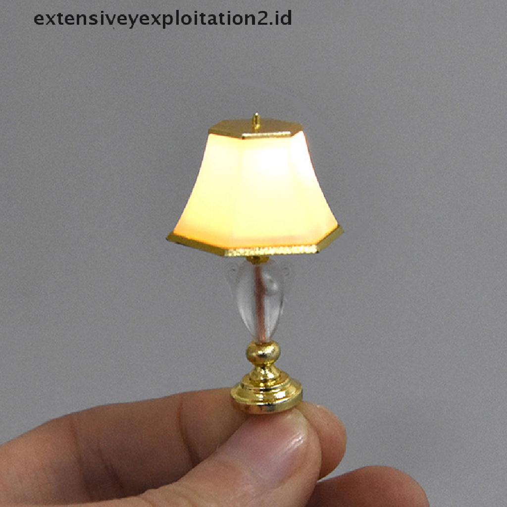 Mainan Miniatur Lampu Meja / Lantai Skala 1: 25 Untuk Aksesoris Rumah Boneka