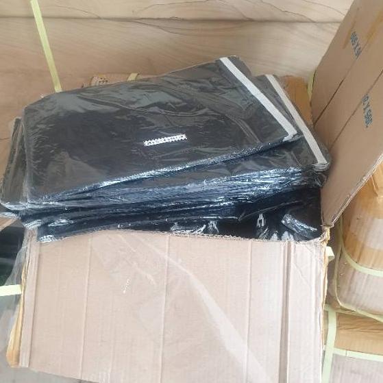 

ぐ 100pcs Polymailer 30x40 cm/ Amplop Plastik dengan Seal warna Hitam / Plastik Packing olshop ⤴