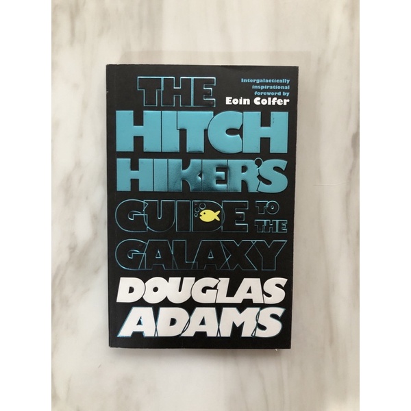 Preloved Book Ori - The Hitchhiker's Guide to the Galaxy by Douglas Adams (English) ISBN: 9780330508