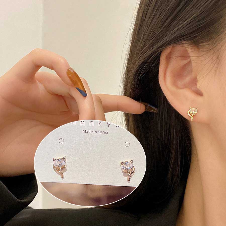 Anting Stud S925 Silver Needle Desain Rubah Aksen Kristal Berlian Bahan Titanium Steel Warna Emas Untuk Wanita