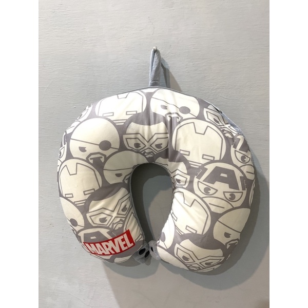 Bantal leher marvel miniso
