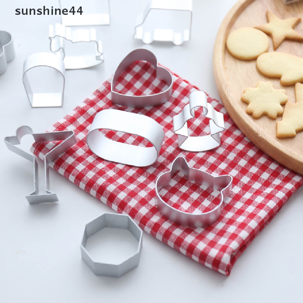 Sunshine 1PC Cetakan Pemotong Kue / Sandwich / Cookie Bentuk Kartun Bahan Aluminum Alloy