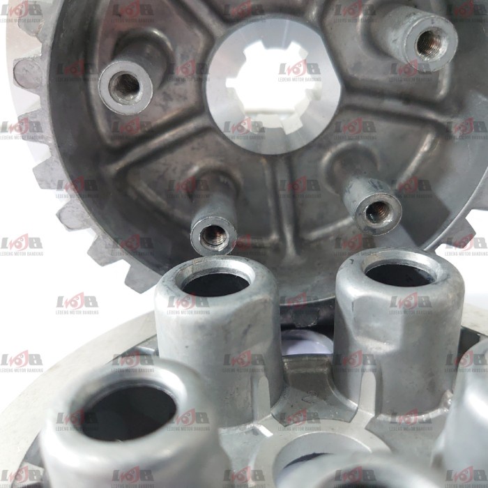 Rumah Kopling dan Lawan Kaki 4 Motor Suzuki Satria Fu 150 Tutup Clutch