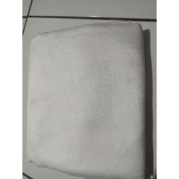 Gorden Blackout Putih Motif Emboss Lebar 6 gelombang