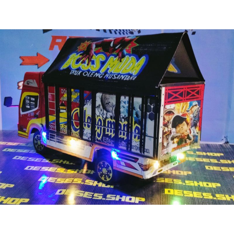 miniatur truck oleng BISA CUSTOM FOTO DAN NAMA DI PINTU BELAKANG