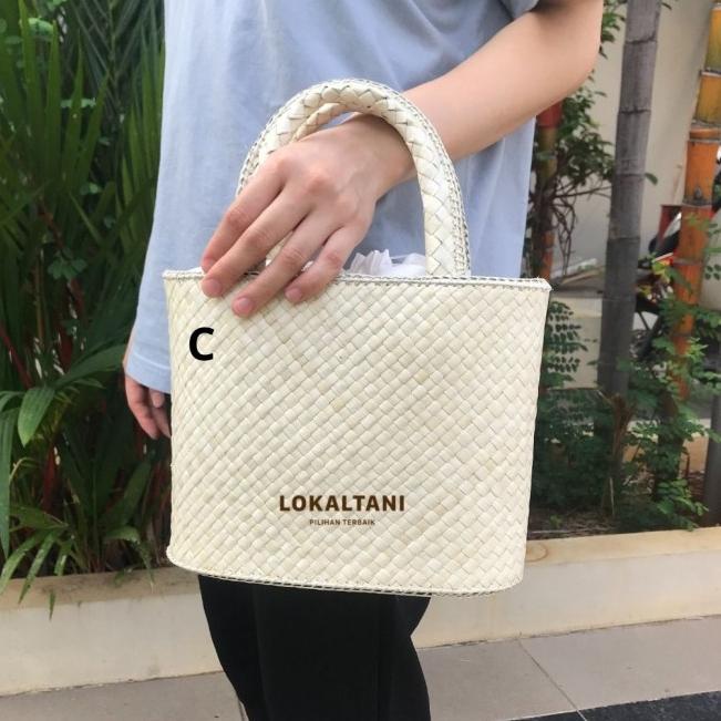 

Tas pandan OVAL PIKNIK SERUT / tas anyaman mendong / tas parcel - B