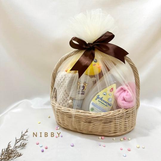 HAMPERS BABY Kado Lahiran Boneka Handuk Waslap Shampoo Bedak