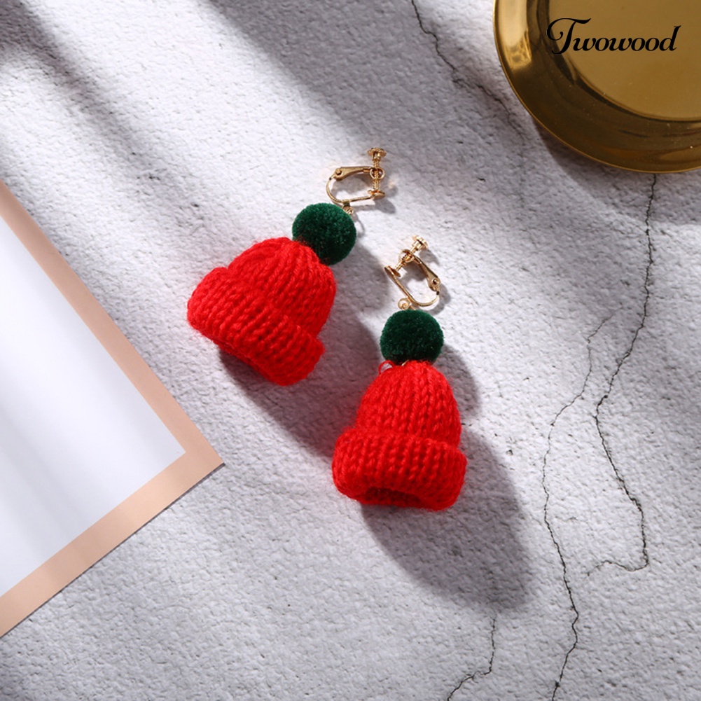 Anting Kait Model Juntai Desain Topi Beanie Pompom Untuk Wanita