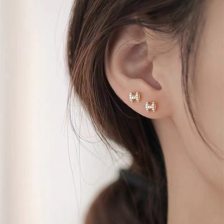 Anting Stud Desain Huruf H Aksen Kristal Berlian Bahan S925 Titanium Steel Gaya Korea Untuk Wanita