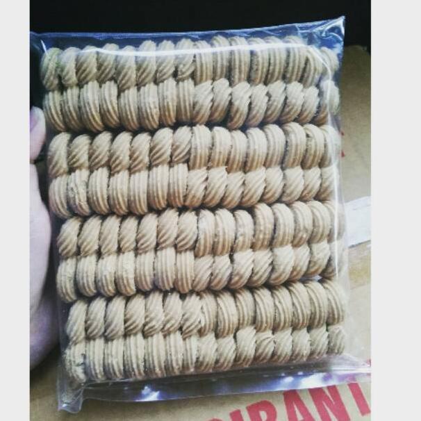 

⇽ Kue semprit / kue larut home made 200gr dijamin enak ヺ