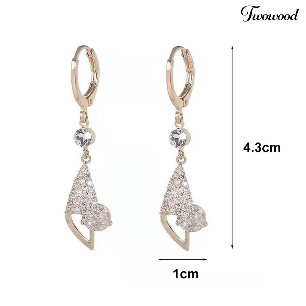 1 Pasang Anting Wanita Efek Visual Berkilau Bahan Alloy Untuk Hadiah Ulang Tahun