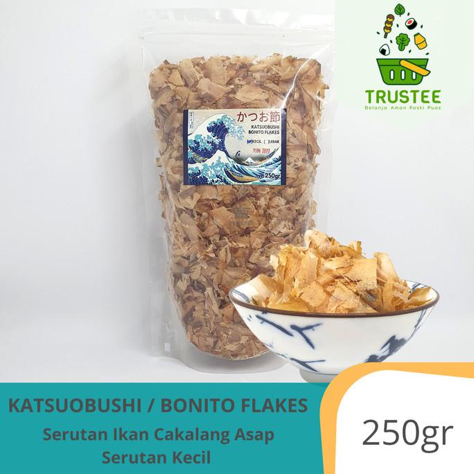 

Katsuobushi / Shaved Bonito Flakes / Ikan Cakalang Asap Serut 250gr