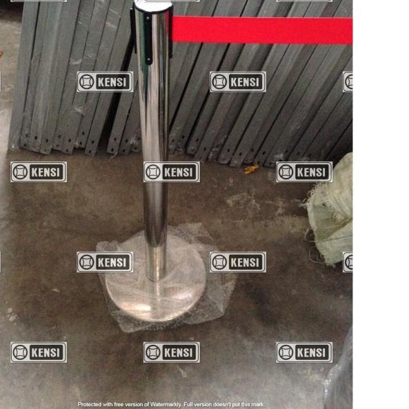 

Tiang Pembatas Tiang Antrian Stainless Pita Merah - Rangka dan pita