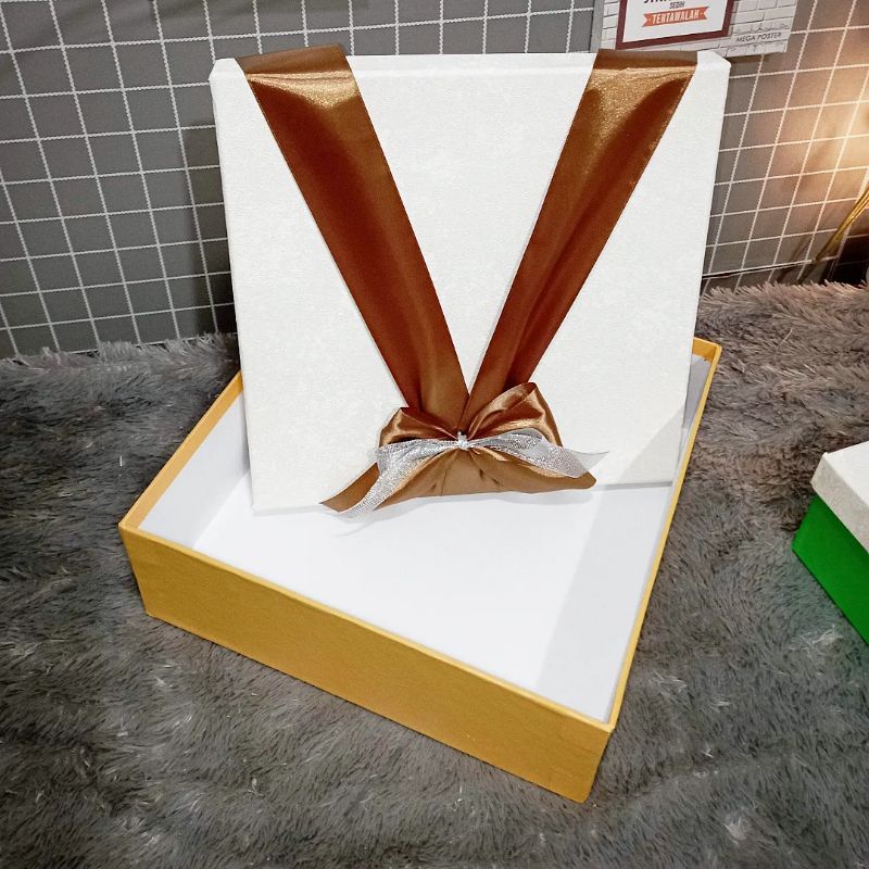 

Box Kado ukuran 25cm x 25cm Tinggi 8 by box kado banjarmasin