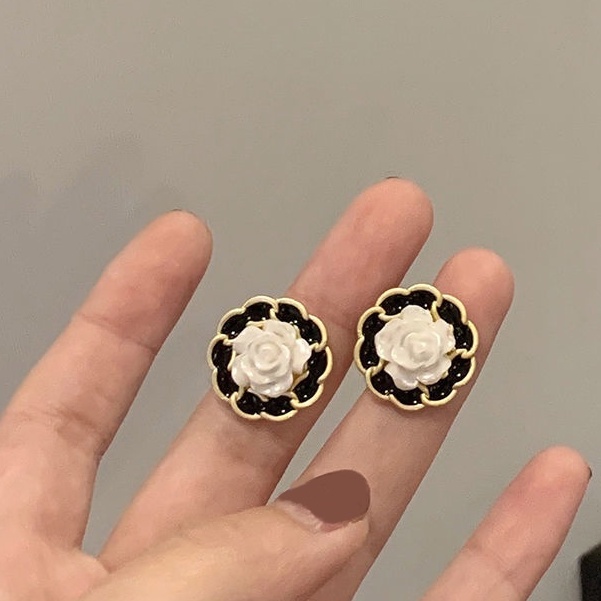 Anting stud 925 silver Aksen Mutiara Gaya Retro Untuk Wanita